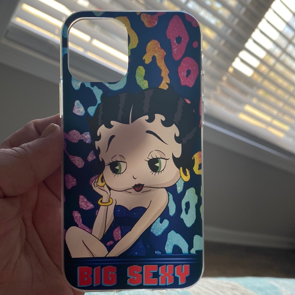 This for the smaller iPhone it doesn’t fit my iPhone 11